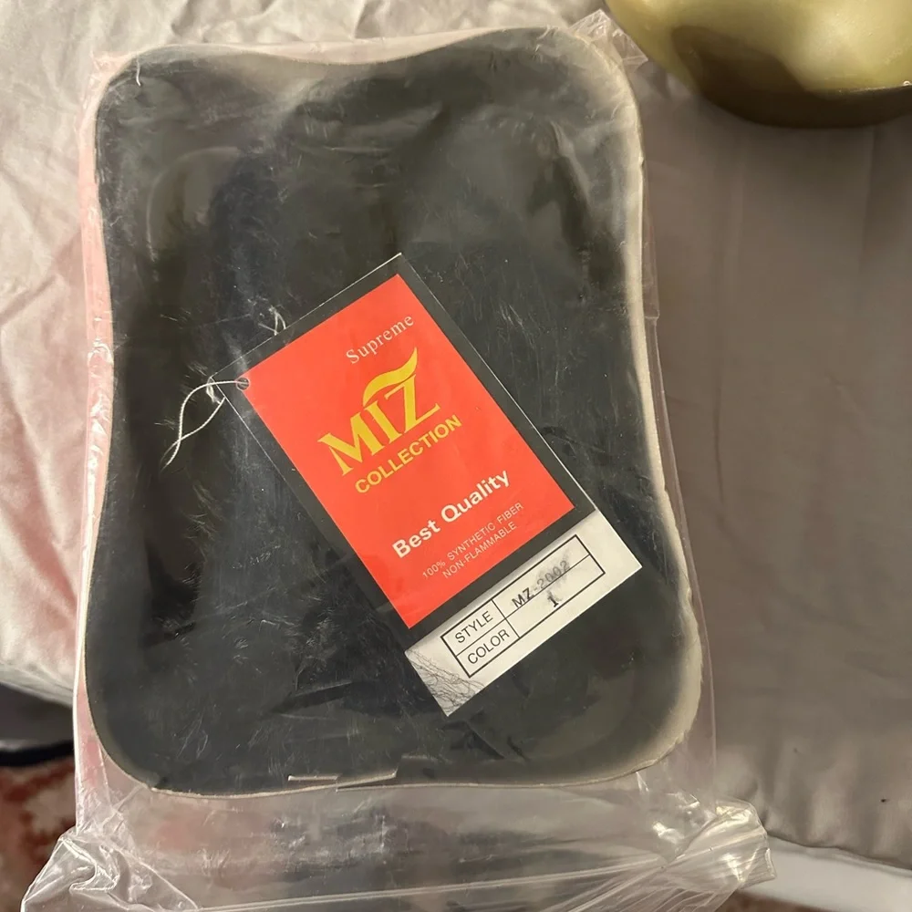 MIZ Short Cut Wig in Black Feathered Ends